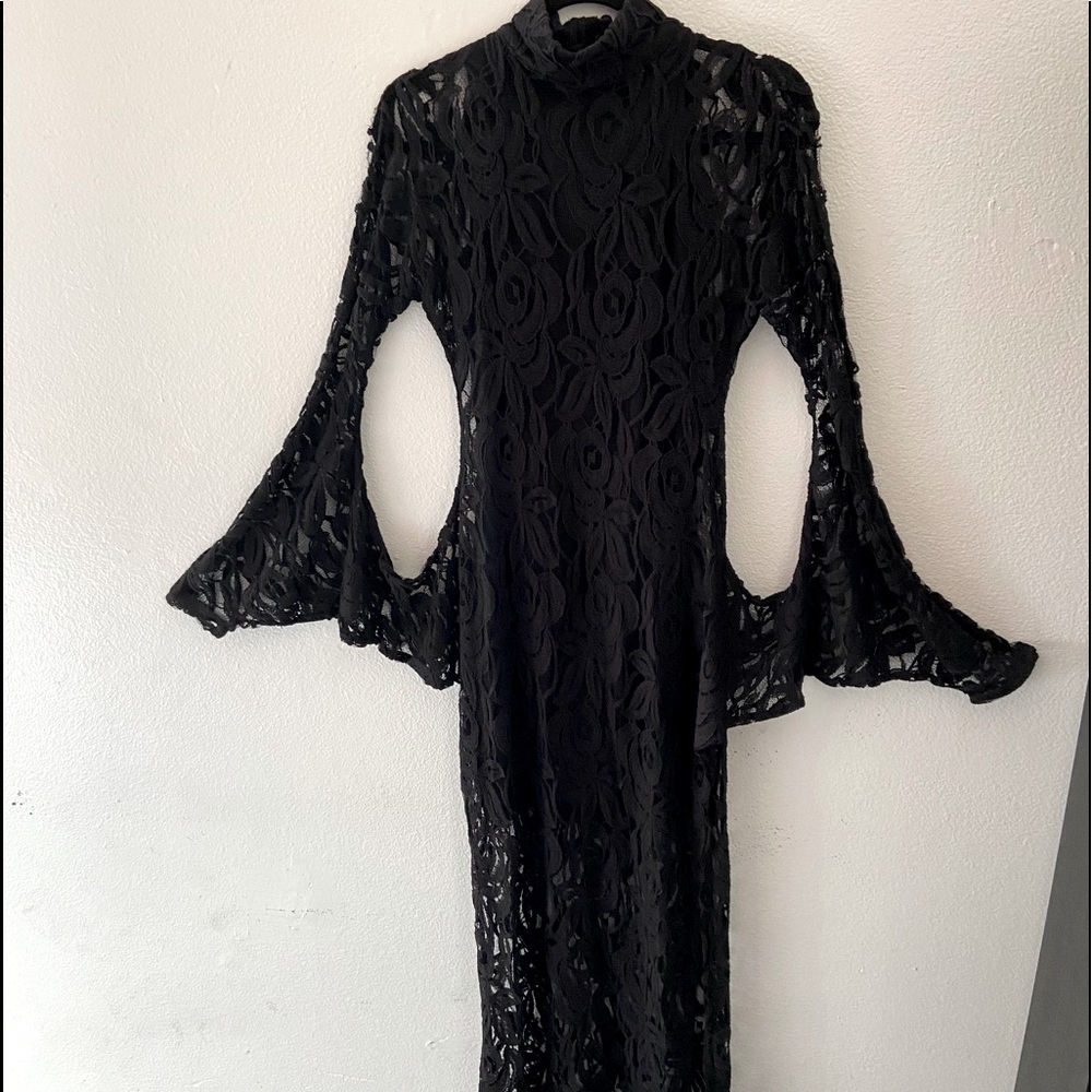 BLACK LACE ATTACHED BELL SLEEVE DRESS with MINI DRESS LINING